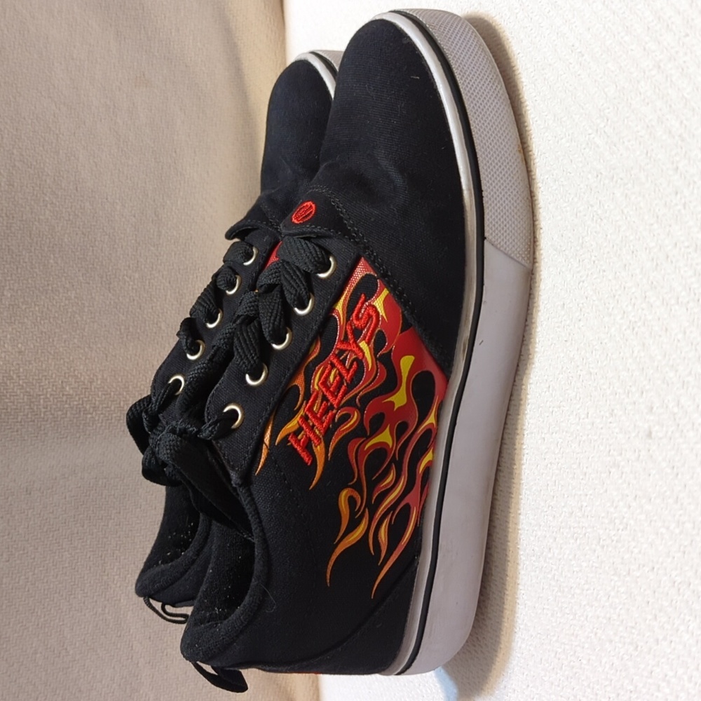Heelys Skate Shoes Youth 5 Black Canvas Flame Graphic Low Top Roller Sneakers